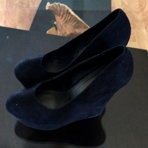 Black Wedges